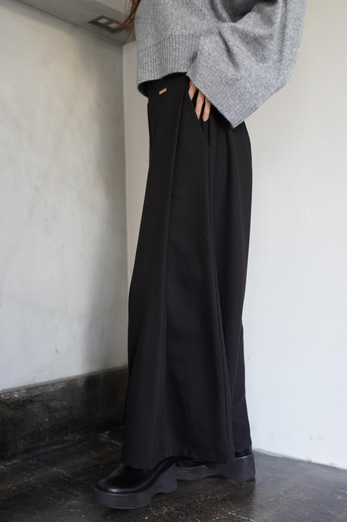 One Tuck Wide Pants – kicuri