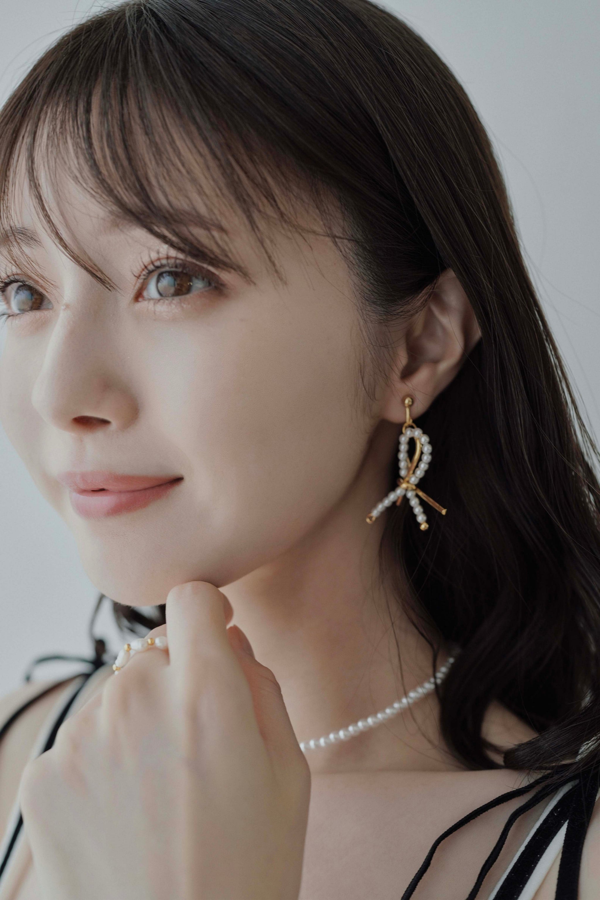 PIPERI ピペリ classy ribbon イヤリング 市川美織 × kicuri】Irregular Design Ribbon × Pearl Pierce