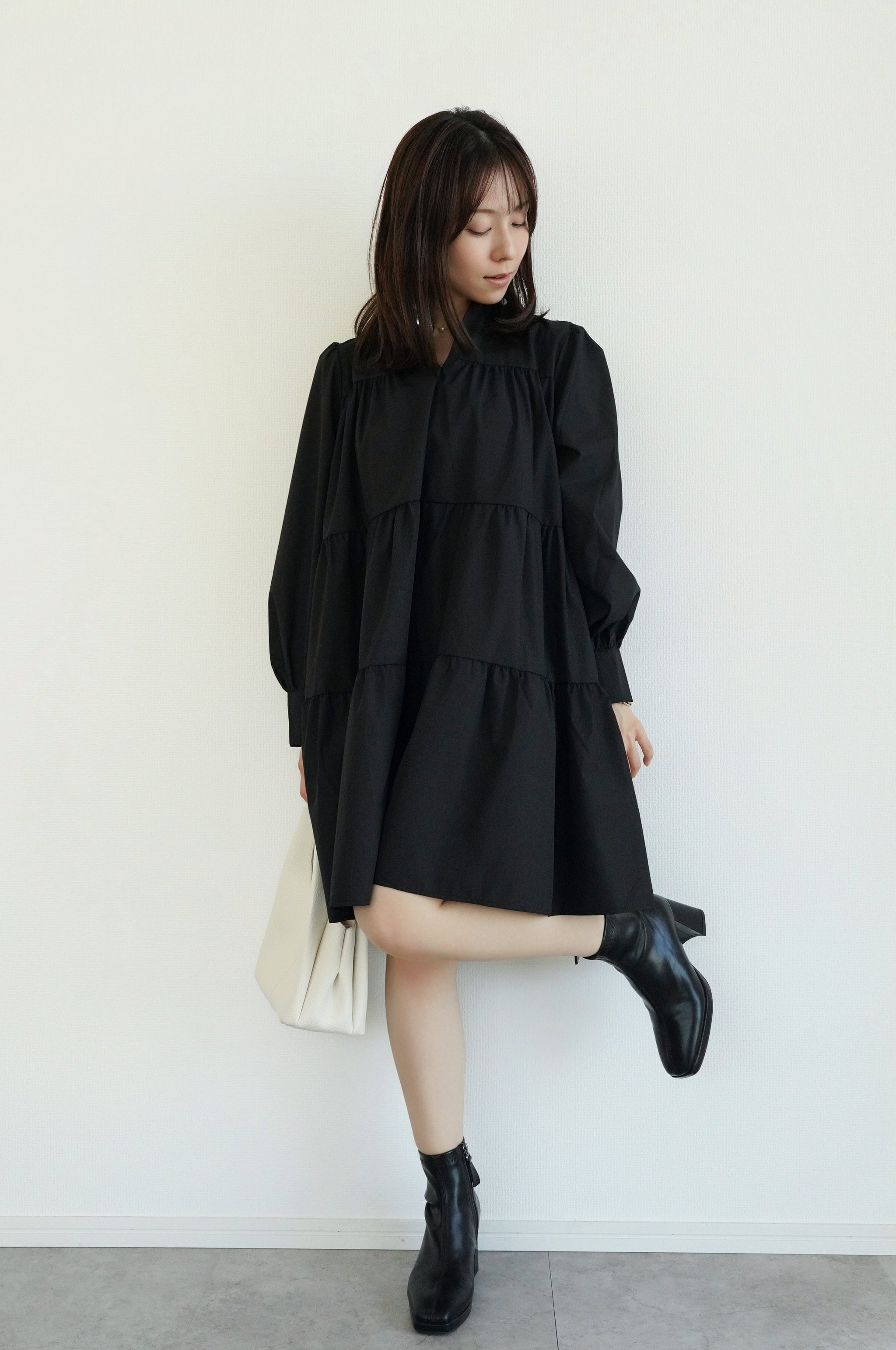 ミニワンピース　ブラック キーネックティアードミニワンピース/BLACK – kicuri