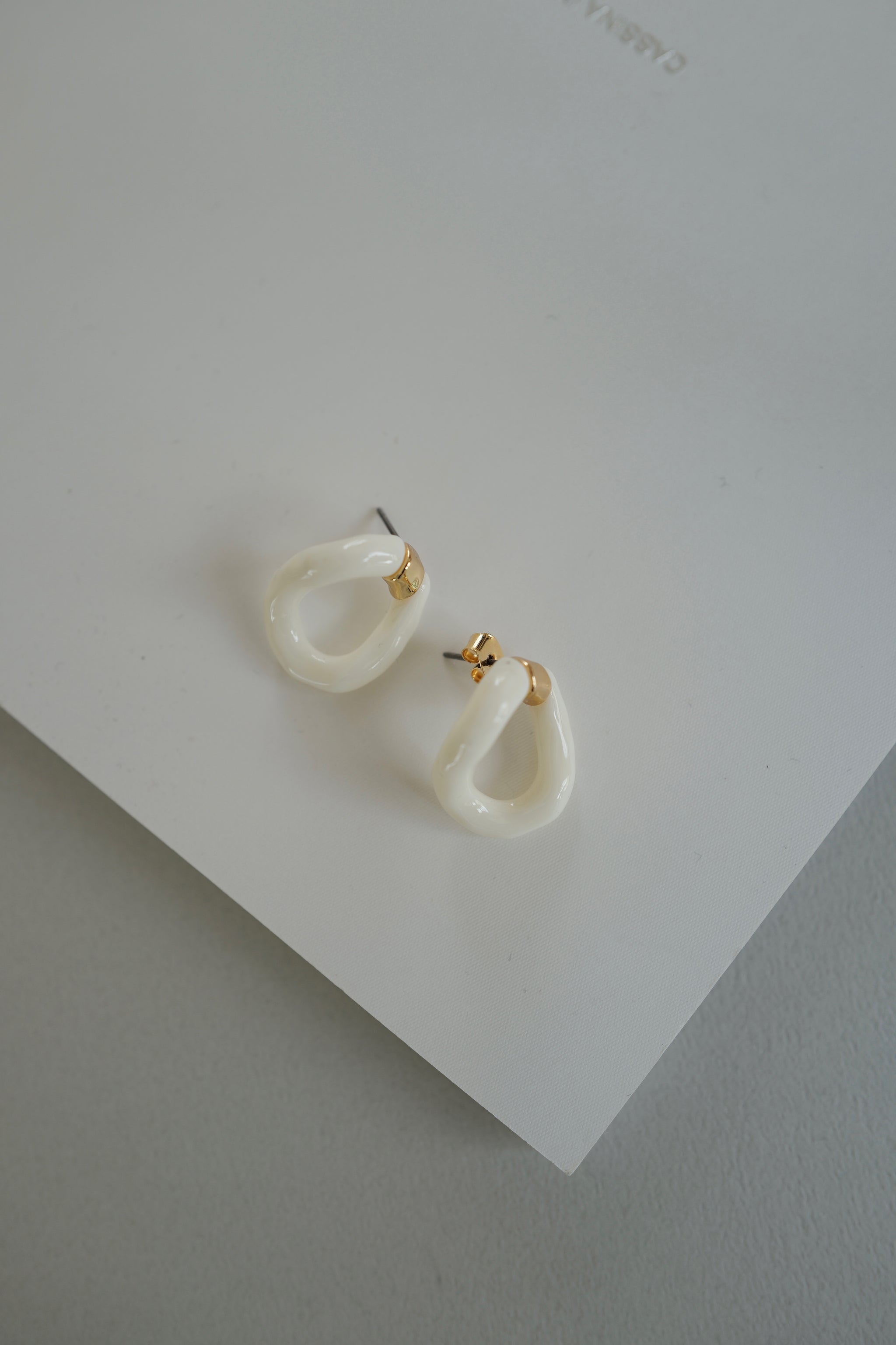 OFF WHITE クロスピアス 完品 美品 off-white ピアス - メルカリ