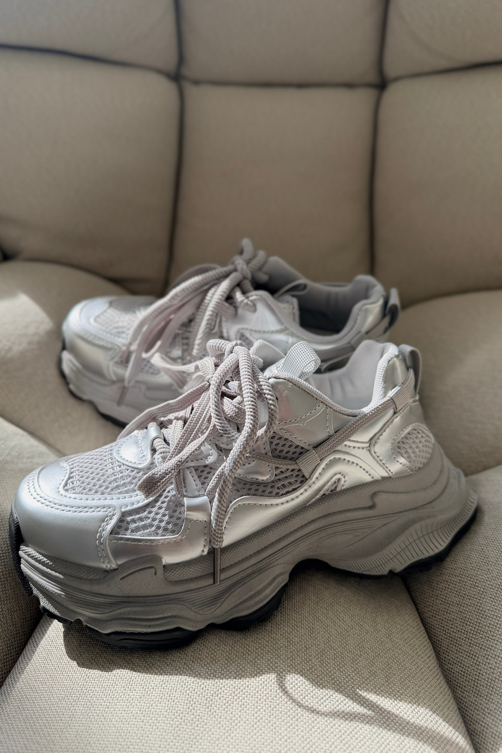 SNEAKER/BOOTS – kicuri