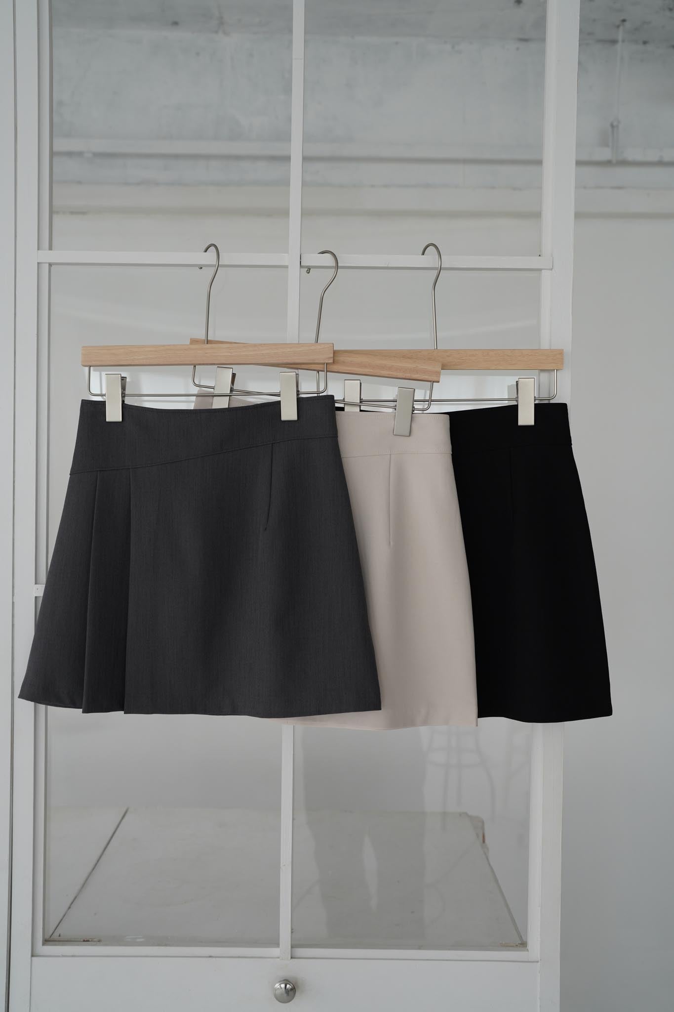 Jessica pleats mini skirt